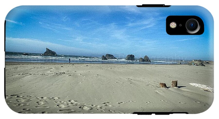 Foot prints in the sand - Phone Case