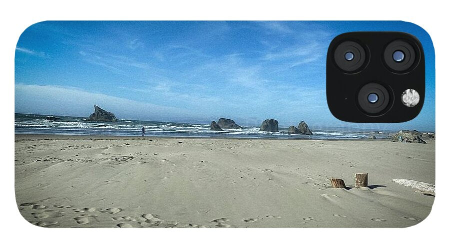 Foot prints in the sand - Phone Case