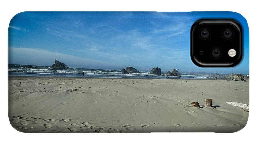 Foot prints in the sand - Phone Case