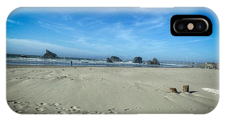 Foot prints in the sand - Phone Case