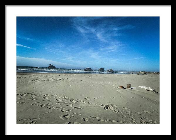 Foot prints in the sand - Framed Print