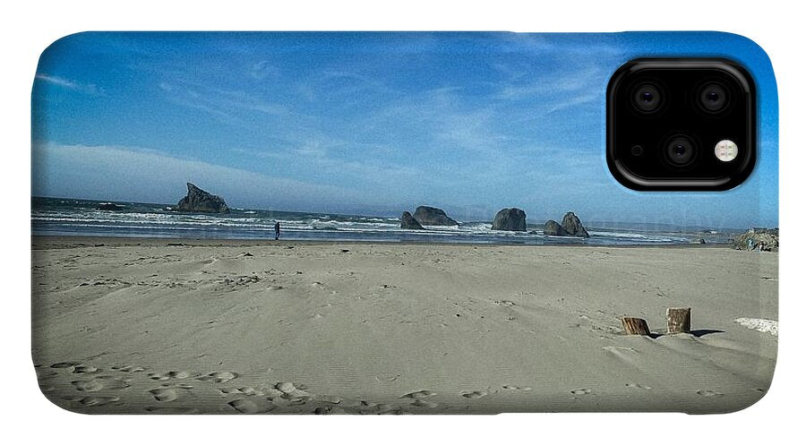 Foot prints in the sand - Phone Case