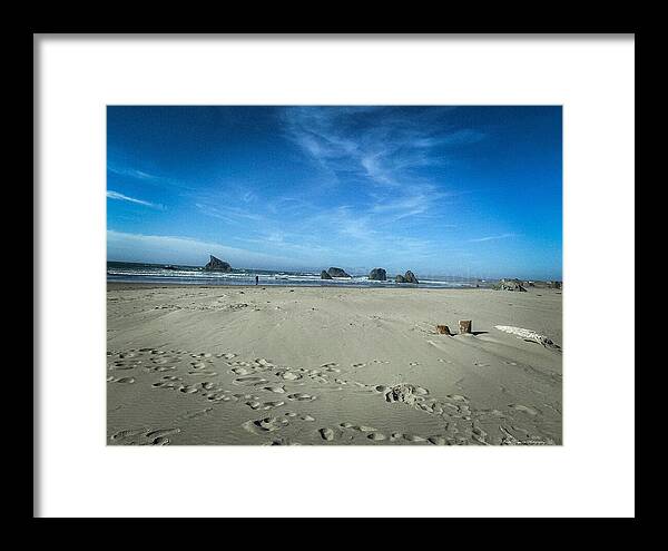 Foot prints in the sand - Framed Print