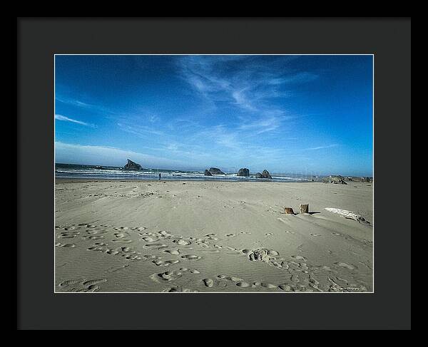 Foot prints in the sand - Framed Print