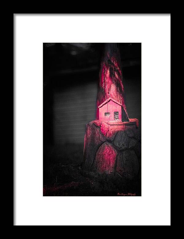 Light house pink - Framed Print