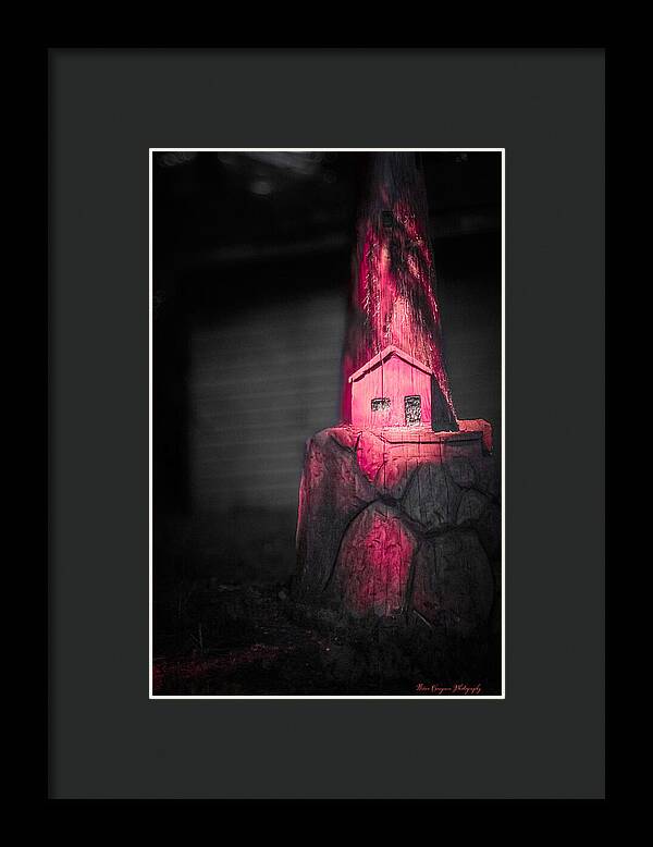 Light house pink - Framed Print