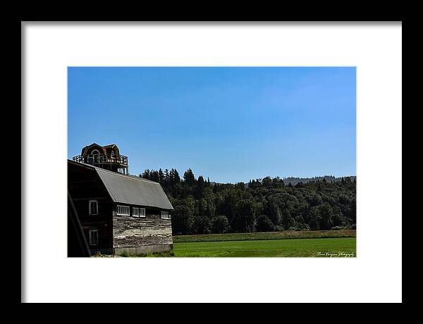 Old Barn - Framed Print