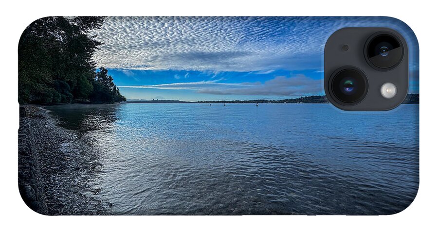 Reflection of the clouds - Phone Case