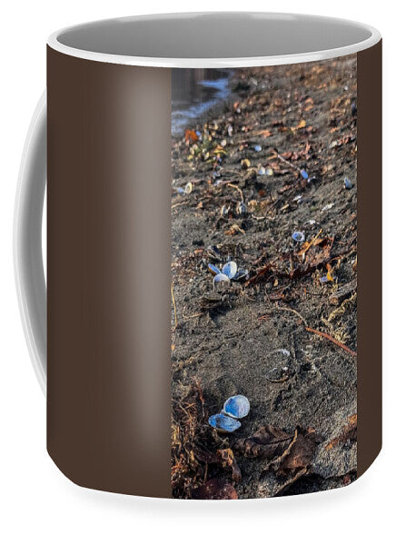 Seashells on the shoreline - Mug