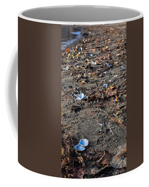 Seashells on the shoreline - Mug