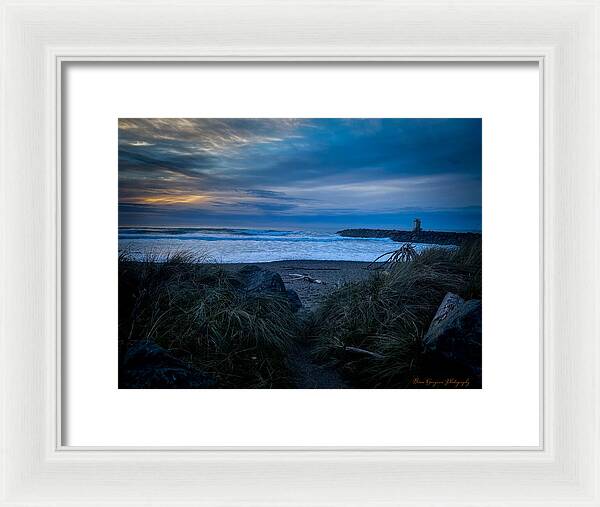 Walk to the beach - Framed Print