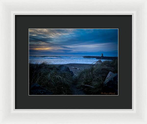 Walk to the beach - Framed Print