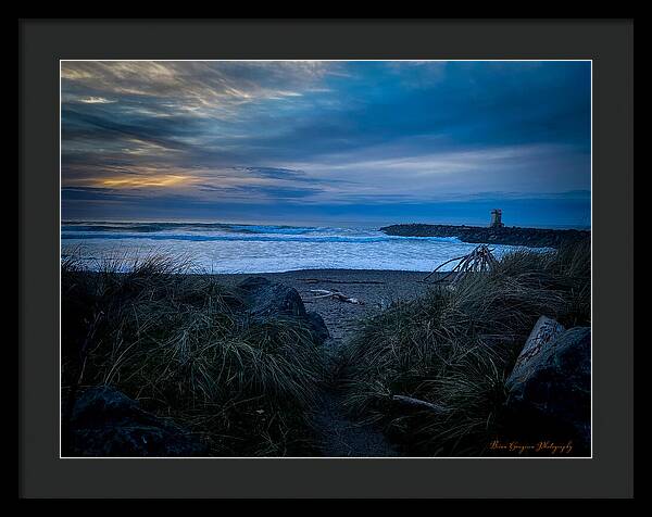Walk to the beach - Framed Print