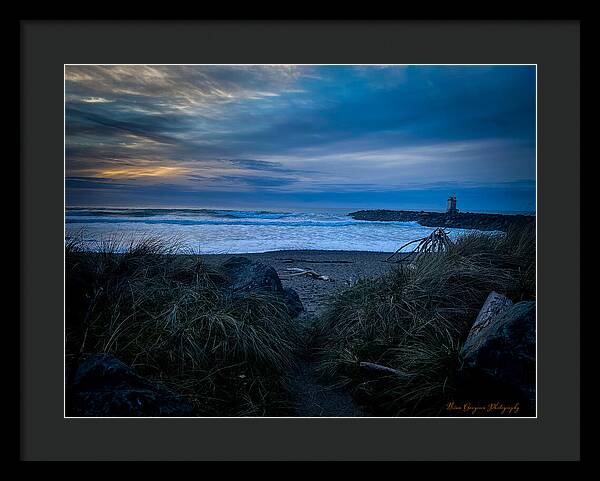 Walk to the beach - Framed Print