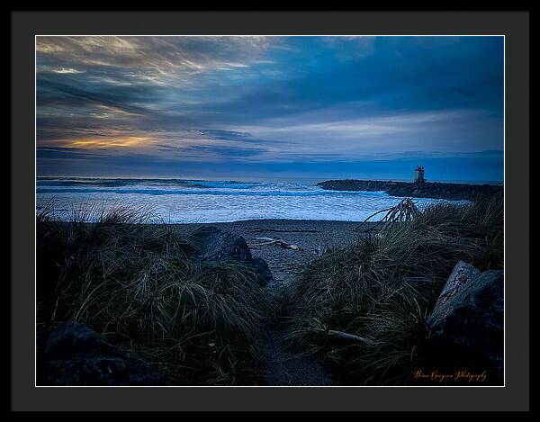 Walk to the beach - Framed Print