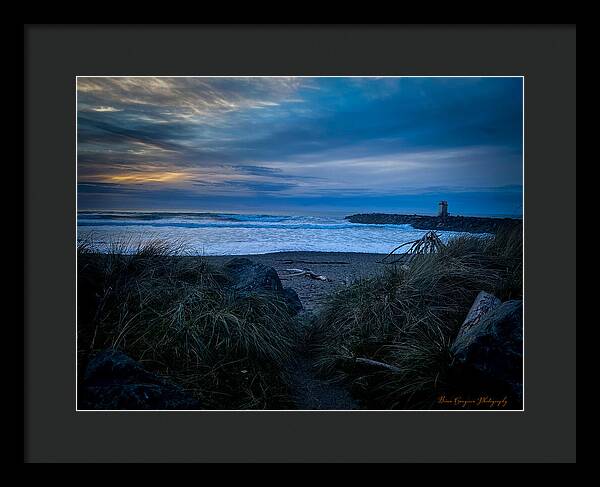 Walk to the beach - Framed Print