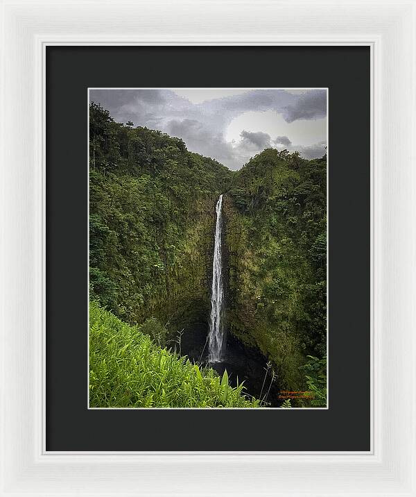 Water fall in Hilo, Hawaii - Framed Print