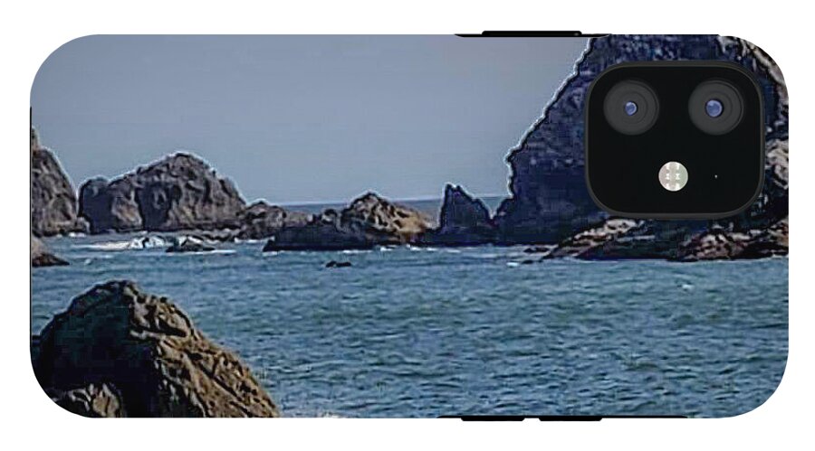 Waves hitting the shore - Phone Case