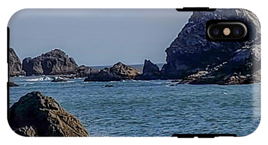 Waves hitting the shore - Phone Case