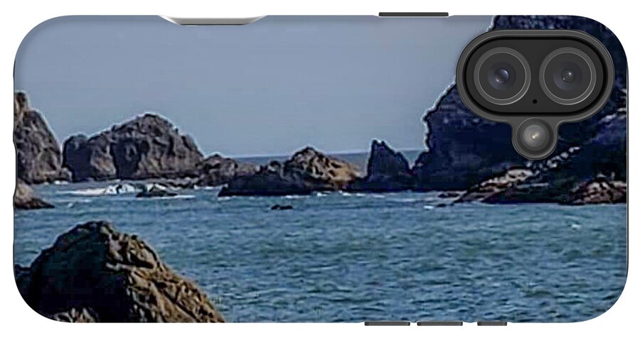 Waves hitting the shore - Phone Case