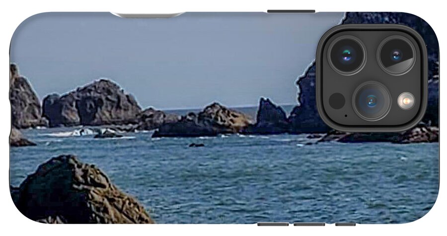 Waves hitting the shore - Phone Case