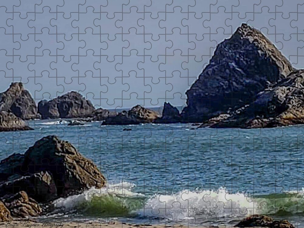 Waves hitting the shore - Puzzle