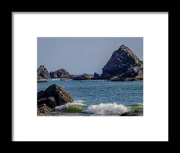 Waves hitting the shore - Framed Print