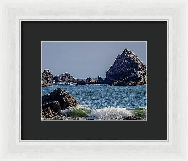Waves hitting the shore - Framed Print