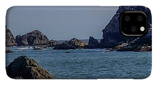 Waves hitting the shore - Phone Case