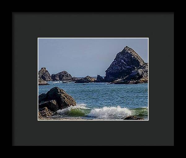 Waves hitting the shore - Framed Print