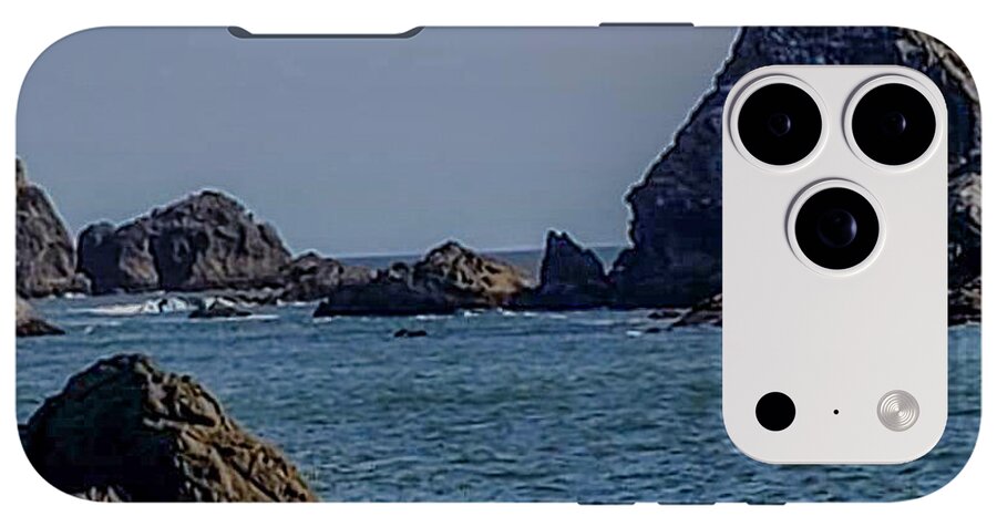 Waves hitting the shore - Phone Case