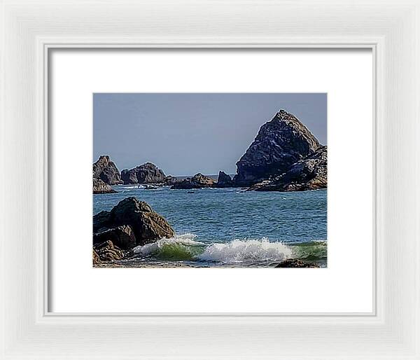 Waves hitting the shore - Framed Print