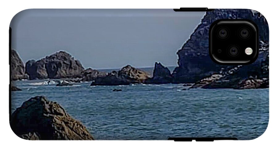 Waves hitting the shore - Phone Case