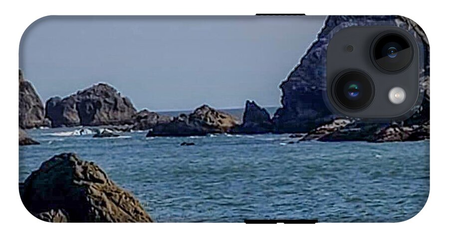 Waves hitting the shore - Phone Case