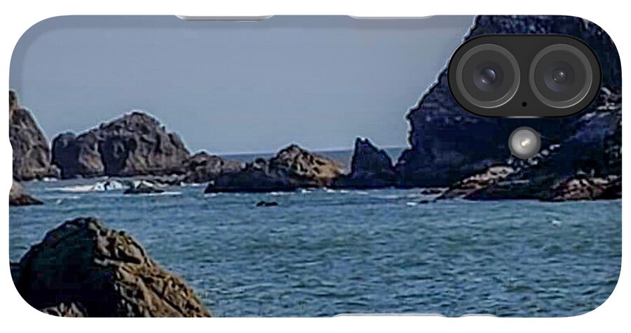 Waves hitting the shore - Phone Case