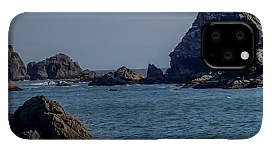 Waves hitting the shore - Phone Case