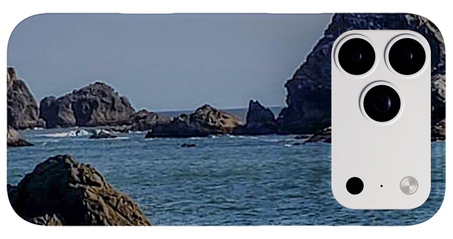 Waves hitting the shore - Phone Case