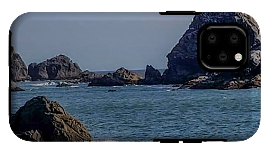 Waves hitting the shore - Phone Case