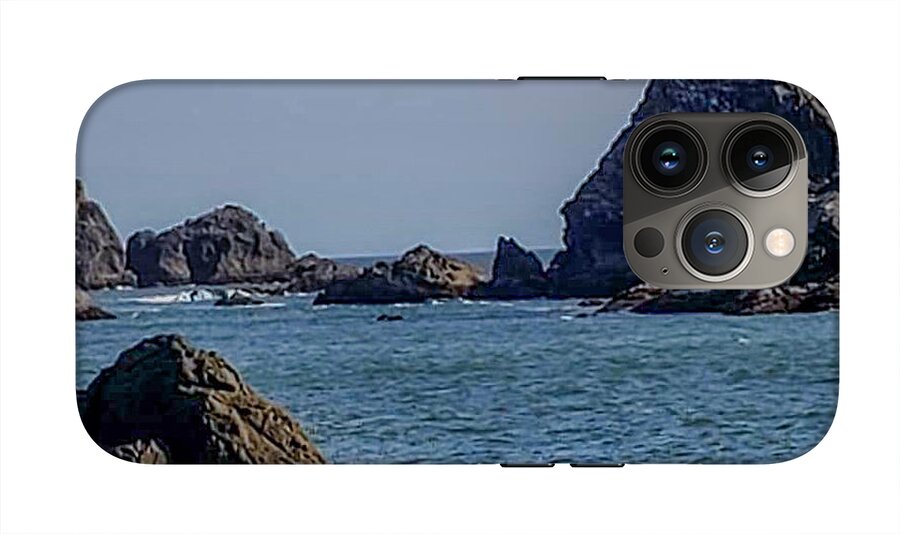 Waves hitting the shore - Phone Case