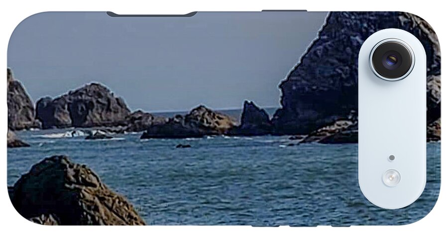 Waves hitting the shore - Phone Case