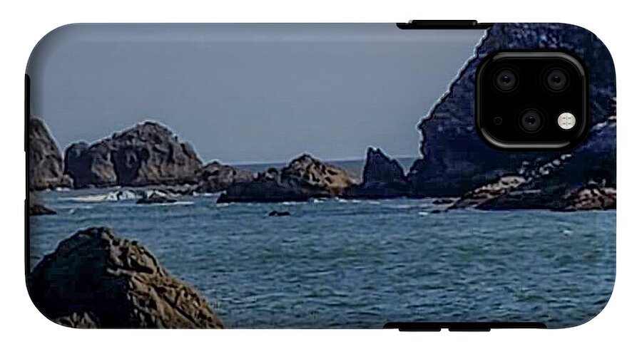 Waves hitting the shore - Phone Case
