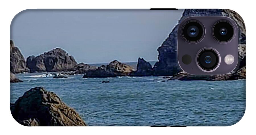 Waves hitting the shore - Phone Case