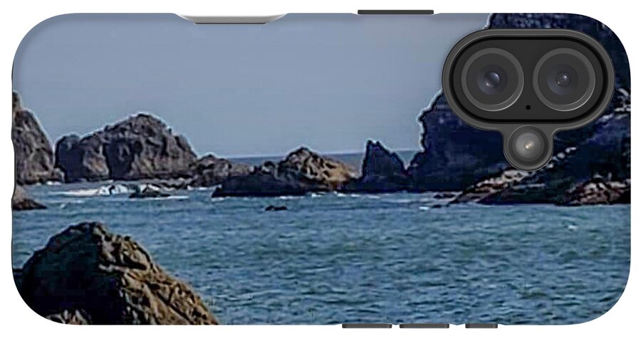 Waves hitting the shore - Phone Case