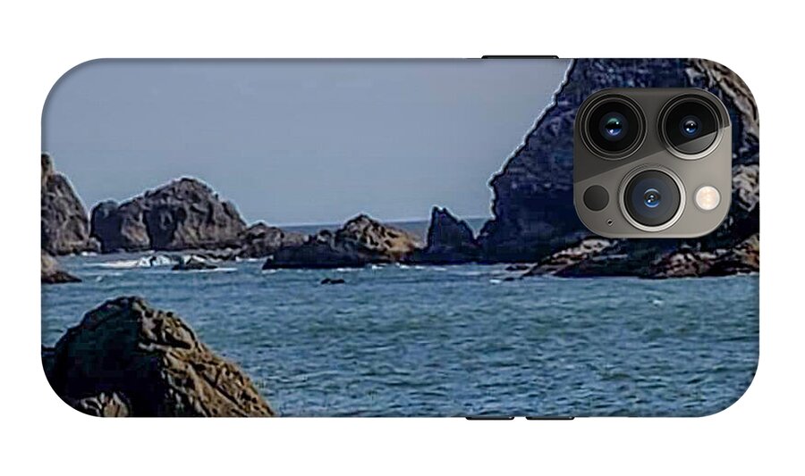 Waves hitting the shore - Phone Case