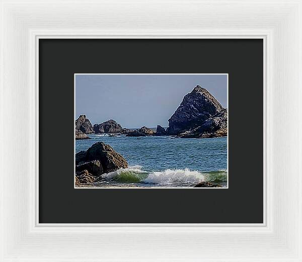 Waves hitting the shore - Framed Print