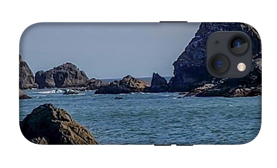 Waves hitting the shore - Phone Case